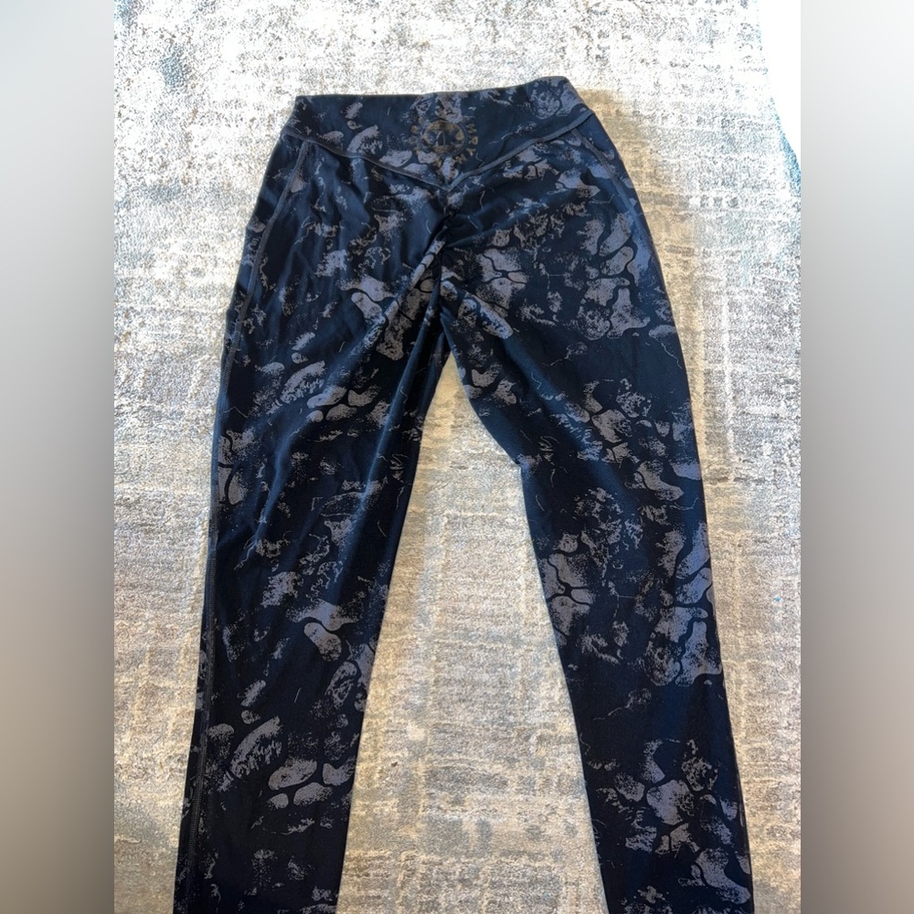 GYM SHARK LEGGINGS